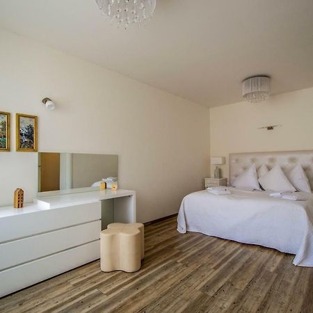 Unique Charles Bridge 2Bdr Apartment. Prag Exterior foto