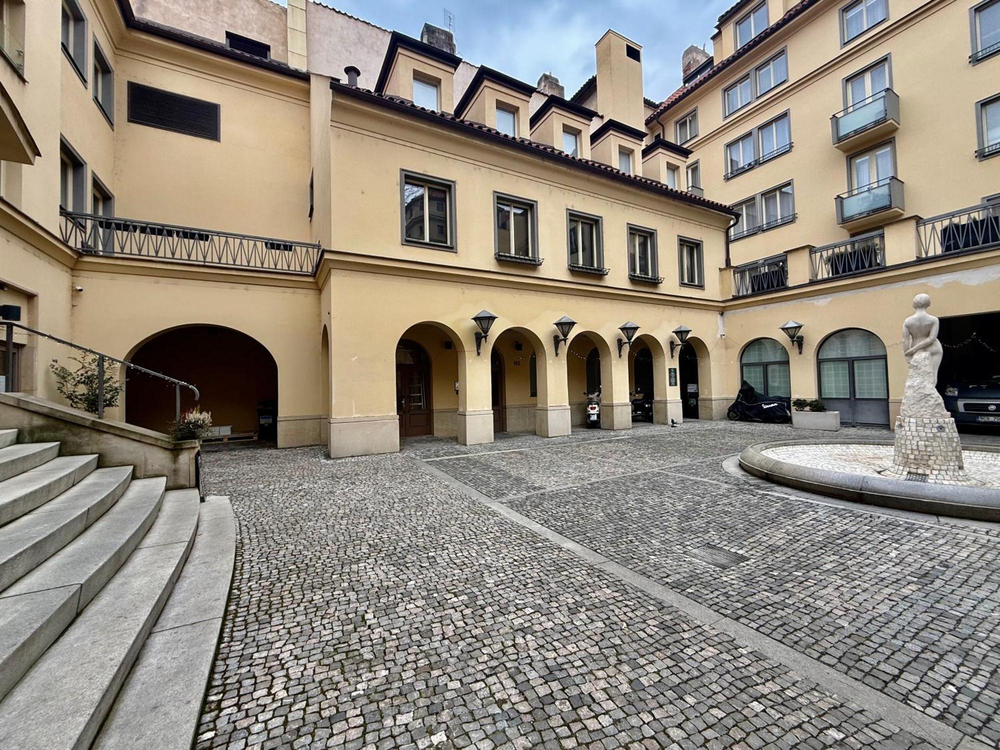 Unique Charles Bridge 2Bdr Apartment. Prag Exterior foto