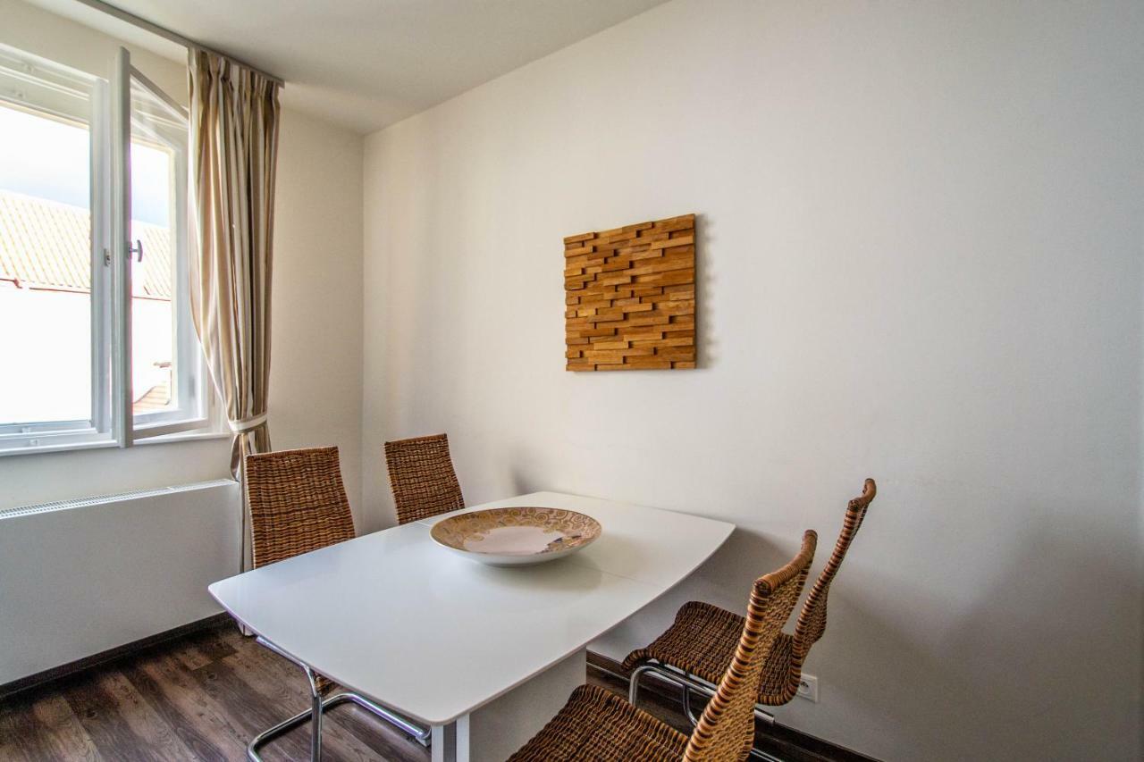 Unique Charles Bridge 2Bdr Apartment. Prag Exterior foto